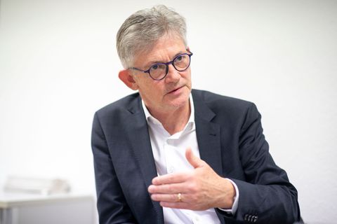 Es sollte an der Ausgabe- und auch an der Einnahmeschraube gedreht werden, sagt der Vorsitzende des Gemeinde- und Städtebundes R