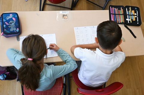 An den Grundschulen im Land starten rund 113.000 Erstklässlerinnen und Erstklässler ihre Schullaufbahn. (Symbolfoto) Foto: Bernd