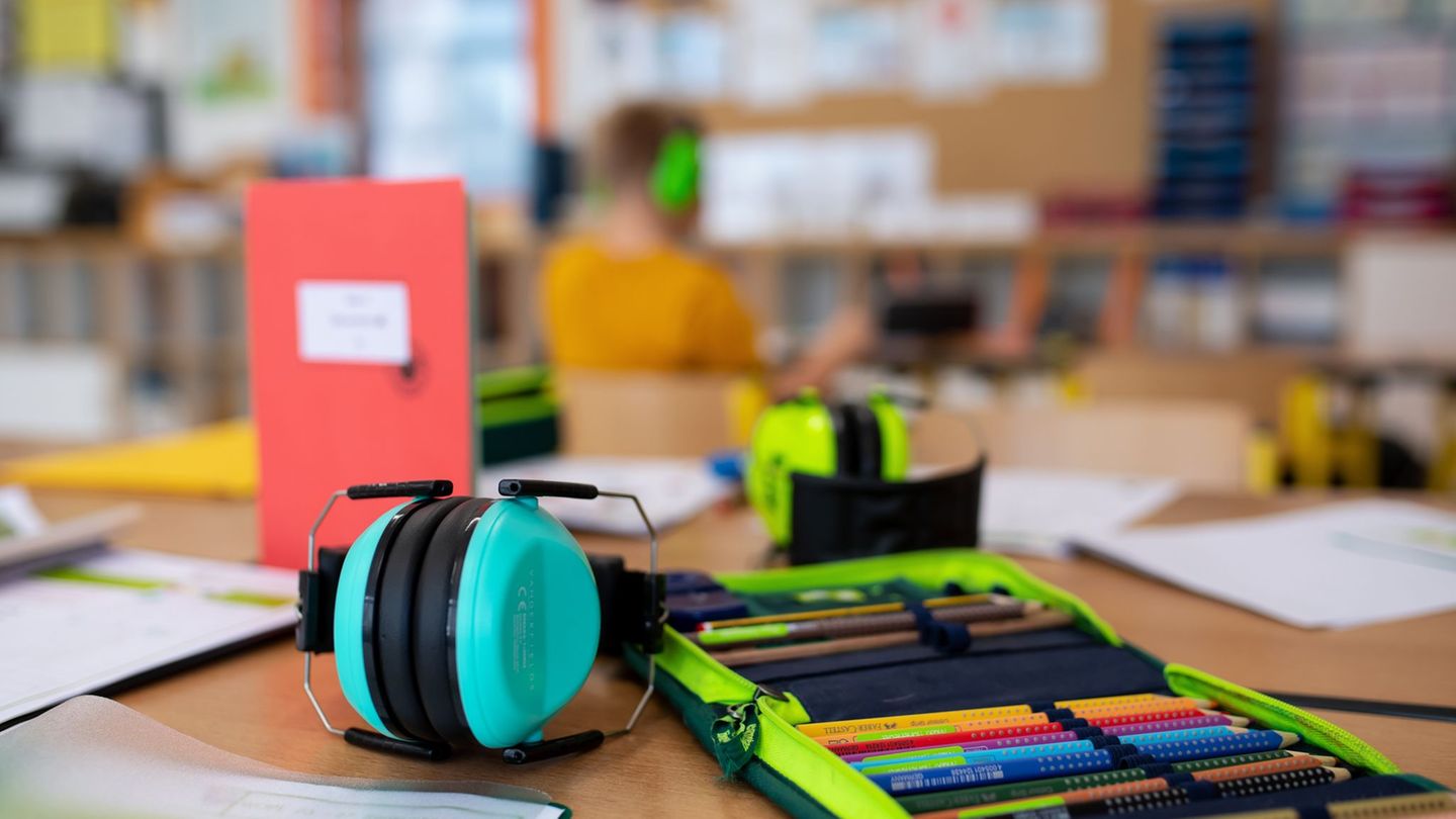 Wenn die Schule wieder losgeht, tauchen auch die alten Fragen wieder auf: Wie viele Proben sind erlaubt? Was ist mit Nachsitzen?