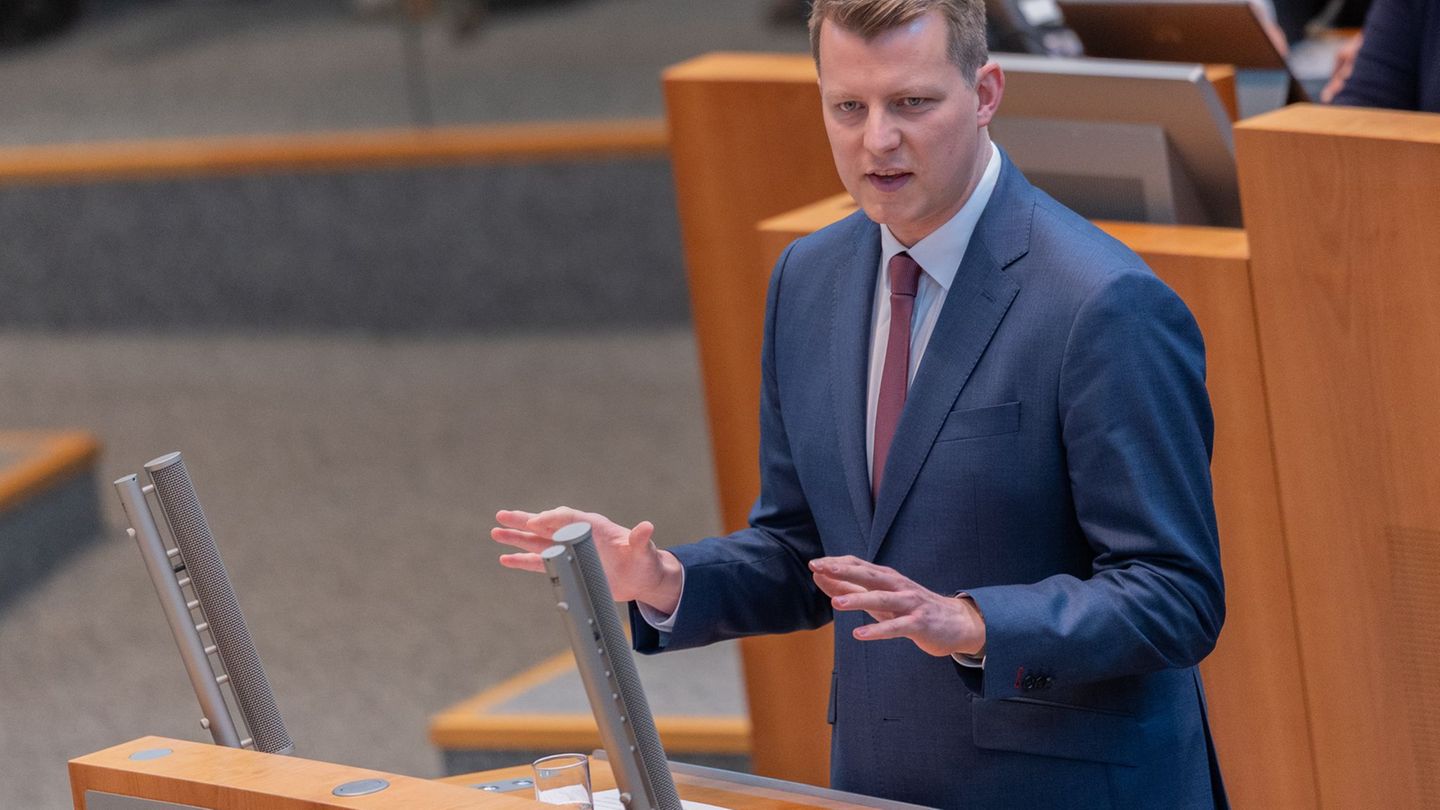 Henning Höne, Vorsitzender der FDP-Fraktion im NRW-Landtag, will weniger über die AfD reden. (Archivbild) Foto: Rolf Vennenbernd