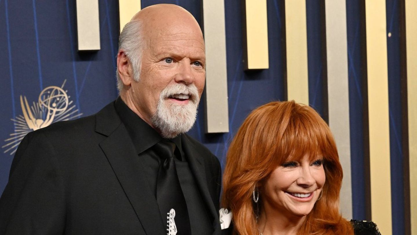 Reba Mcentire and Rex Linn: couple announces his engagement to the Emmys
