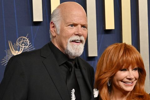 Rex Linn und Reba McEntire gehen nach fünf Jahren Beziehung den nächsten Schritt.