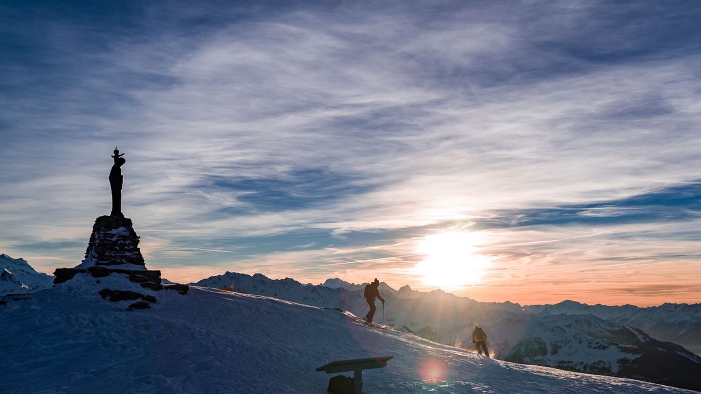 Marienfigur auf dem Gipfel des Mont-Noble