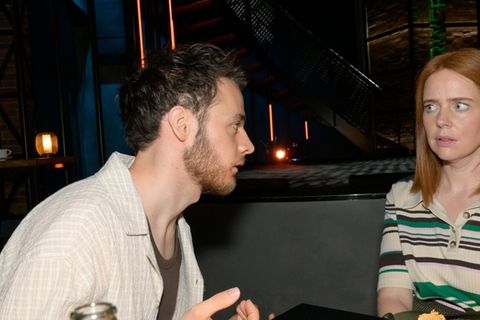 "GZSZ": Als sich Robin (l.) von Toni verhört fühlt, reagiert er ziemlich aggressiv.