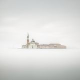 Fotografie: Die Silhouette von Venedig, welche aus dem Nebel hervorsticht
