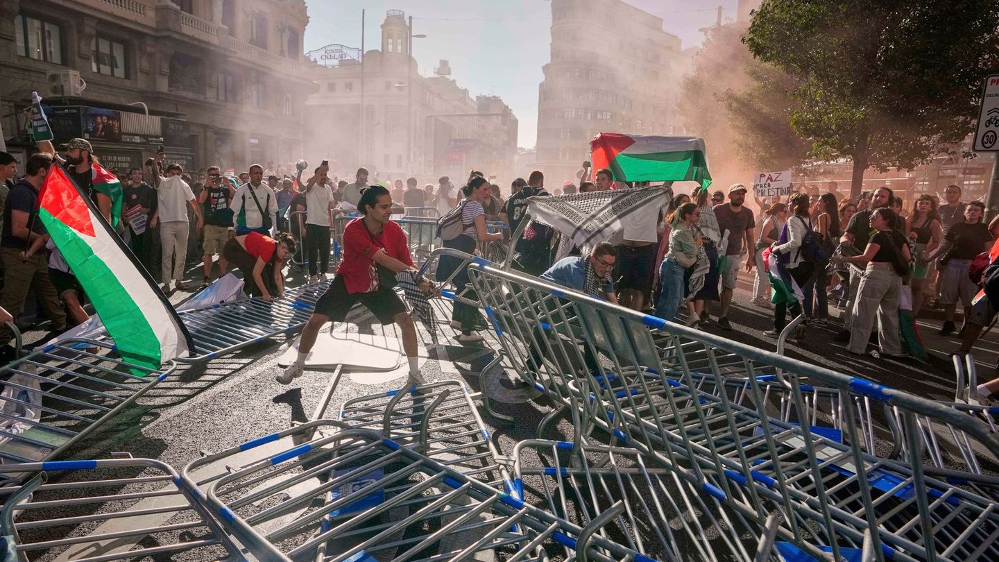 Propalästinensische Demonstranten hatten für den Abbruch der letzten Vuelta-Etappe gesorgt. Foto: Manu Fernandez/AP/dpa