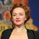 Brigitte Hobmeier vor Paulaner-Logo