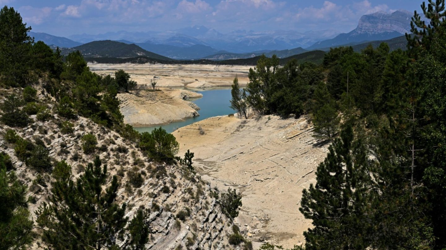 Stausee in der spanischen Region Aragon im August