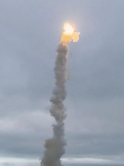 Eine russische Rakete hebt ab.
