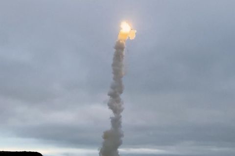 Eine russische Rakete hebt ab.