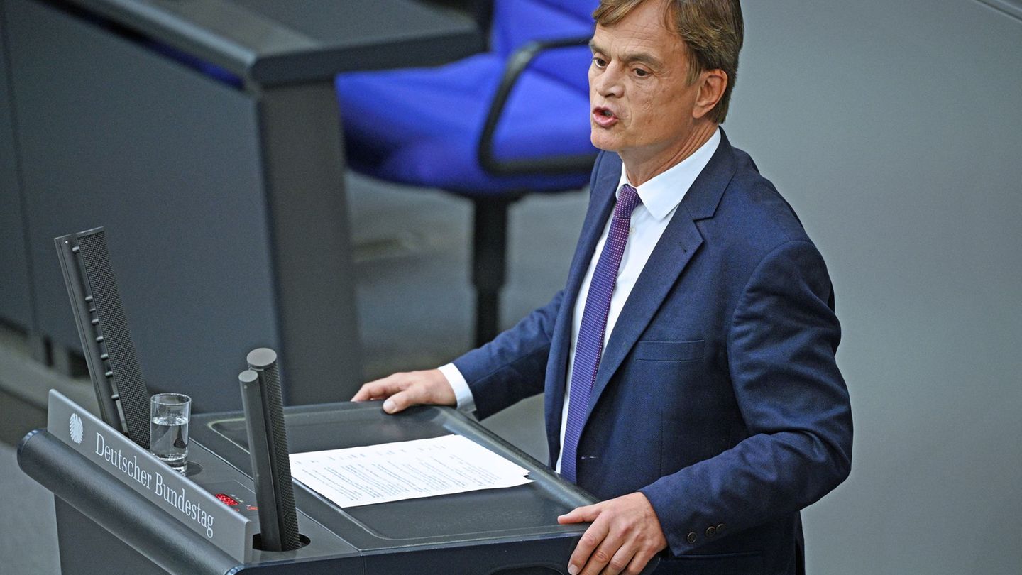 Bernd Baumann bezeichnet die AfD nach den Kommunalwahlen in NRW als "Volkspartei". (Archivbild) Foto: Helena Dolderer/dpa