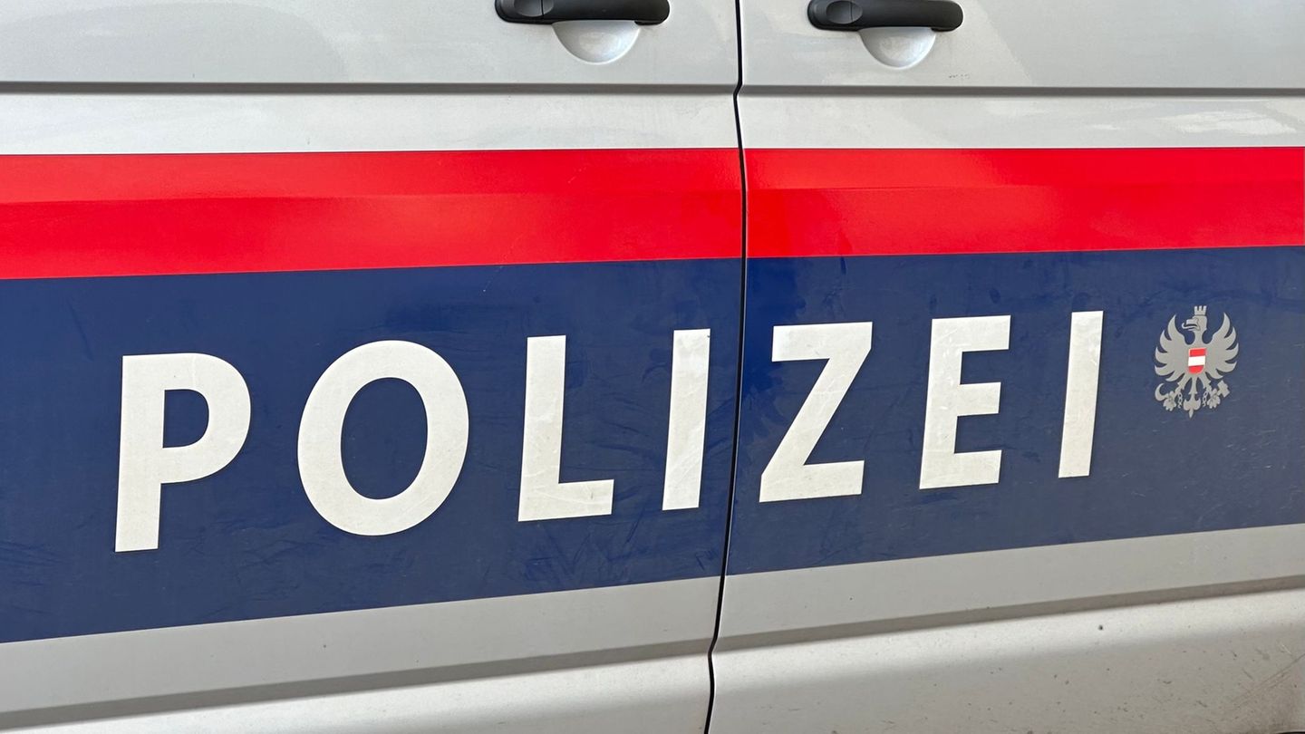 Die Polizei machte sich mit einem Helikopter auf die Suche. (Symbolbild) Foto: Matthias Röder/dpa