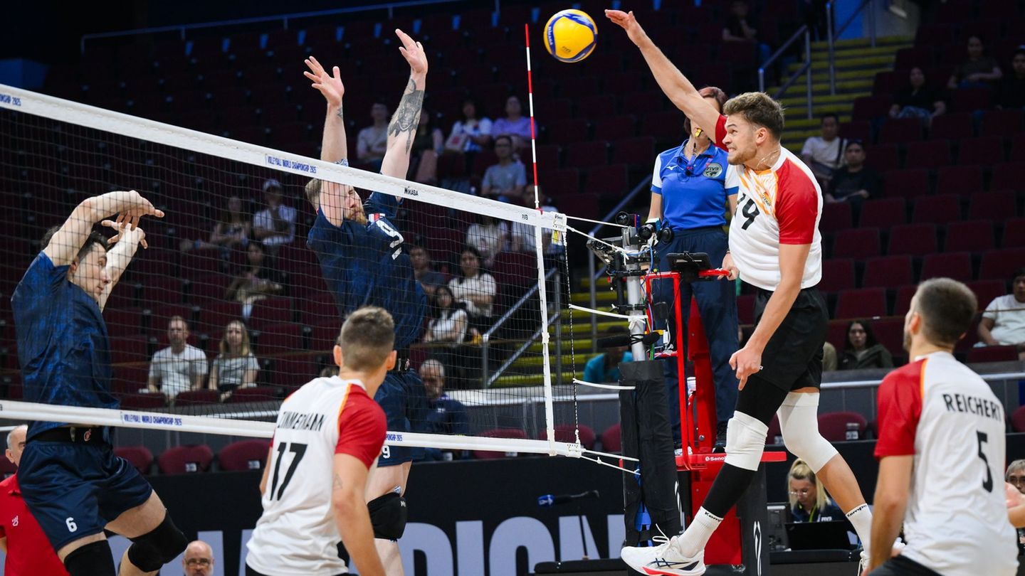 Die deutschen Volleyballer erfüllten die Pflichtaufgabe. Foto: volleyballworld/dpa