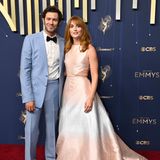 Emmy: Adam Brody im hellblauen Anzug und Frau Leighton Meester in Pastellrobe