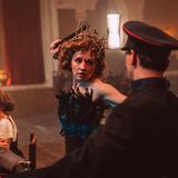 Brigitte Hobmeier schlägt Polizist in Serie