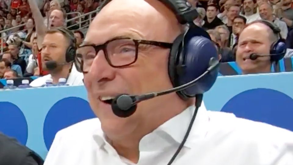 "Dennis, du cooler Hund!" – Kommentator Buschmann flippt völlig aus "Dennis, du cooler Hund!" – Kommentator Buschmann flippt völlig aus