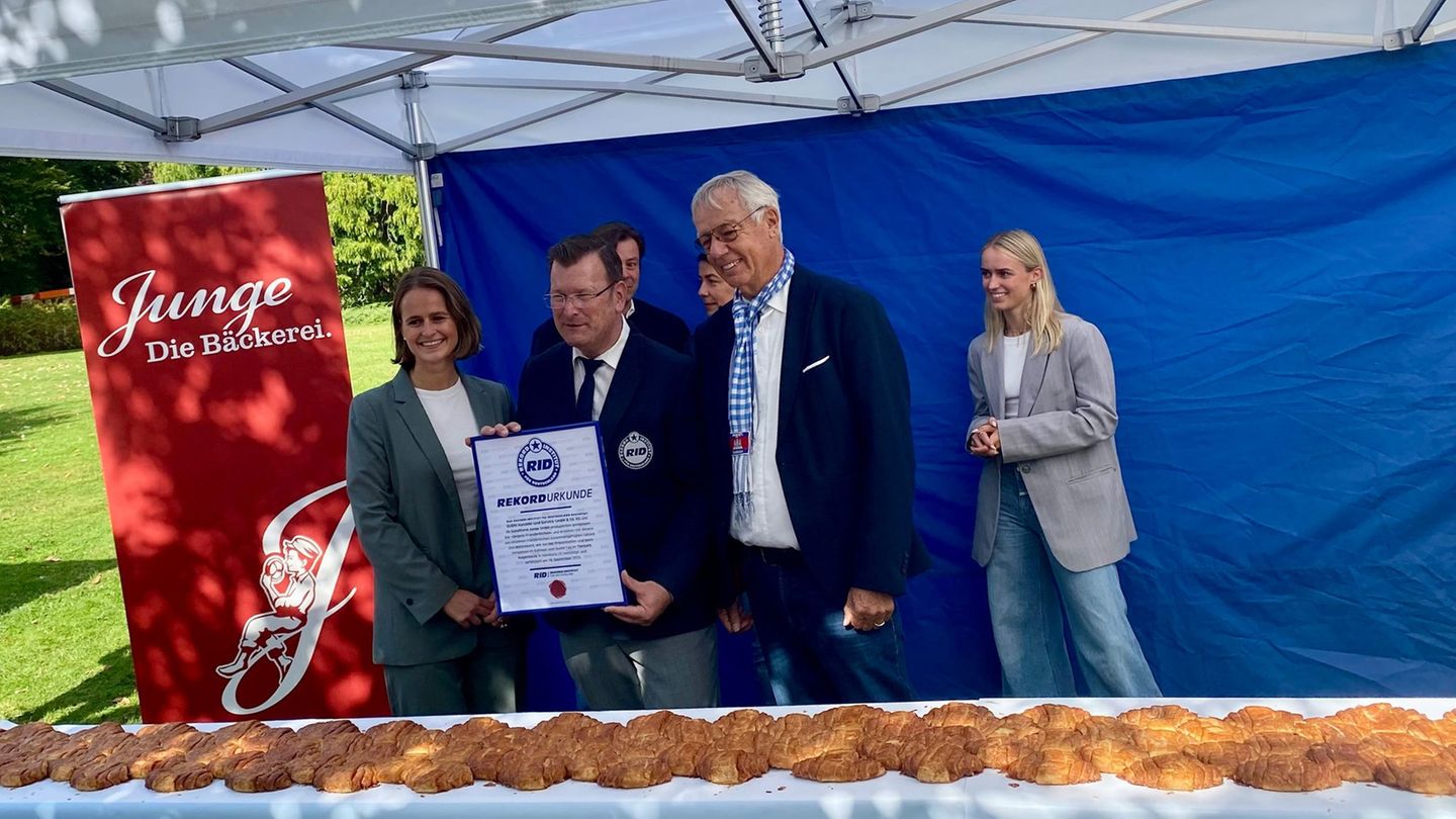 Das Franzbrötchen durfte hinterher gegessen werden. Foto: RID/Rekord-Institut Deutschland (RID)/dpa