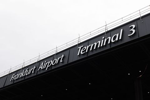 Bevor das neue Terminal in Betrieb geht, plant der Flughafenbetreiber Fraport einen Testlauf. (Archivbild) Foto: Lando Hass/dpa