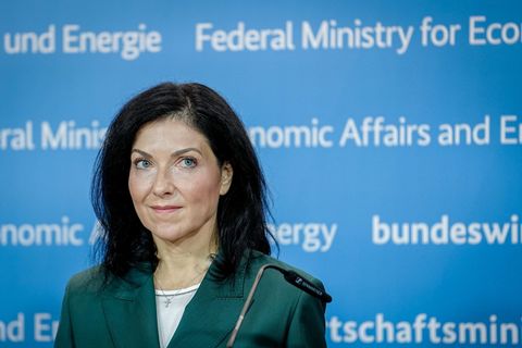 Reiche will die Energiewende besser steuern. Foto: Kay Nietfeld/dpa