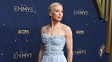 Emmy: Carrie Coon im hellblauen Chanel-Kleid