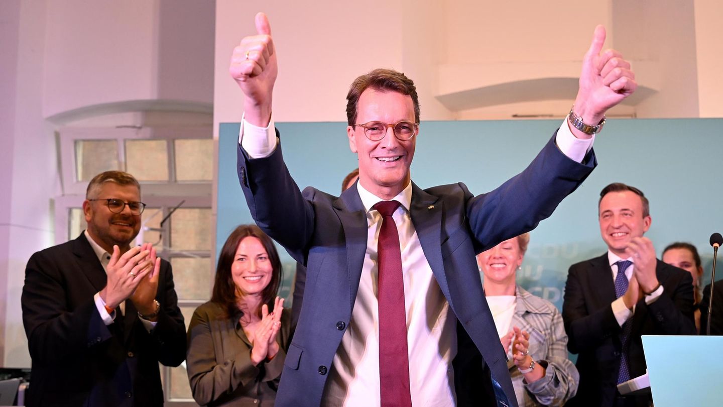 Er hat gut lachen: CDU-Ministerpräsident Hendrik Wüst sieht seinen Kurs durch die Kommunalwahl bestätigt