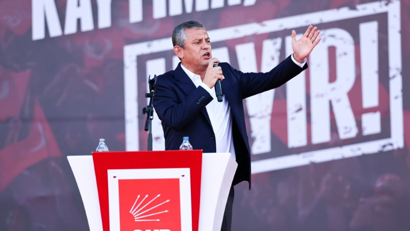 Özgür Özel