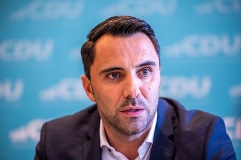 Der Fraktionsvorsitzende der CDU im Landtag von MV, Daniel Peters, fordert den Rücktritt von Innenminister Christian Pegel (SPD)
