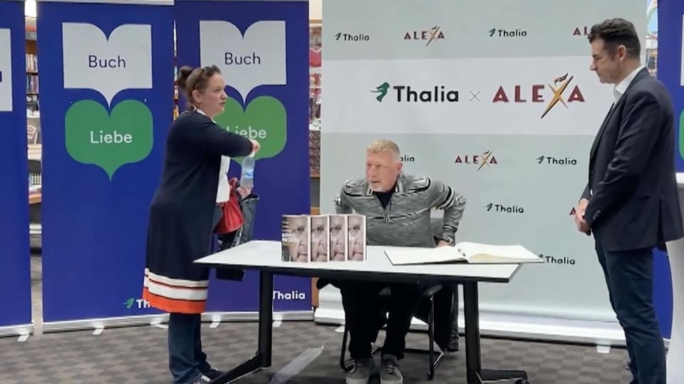 Kaum jemand will zu Boris Becker - Flaute bei Autogrammstunde Boris Becker im Alexa Berlin.