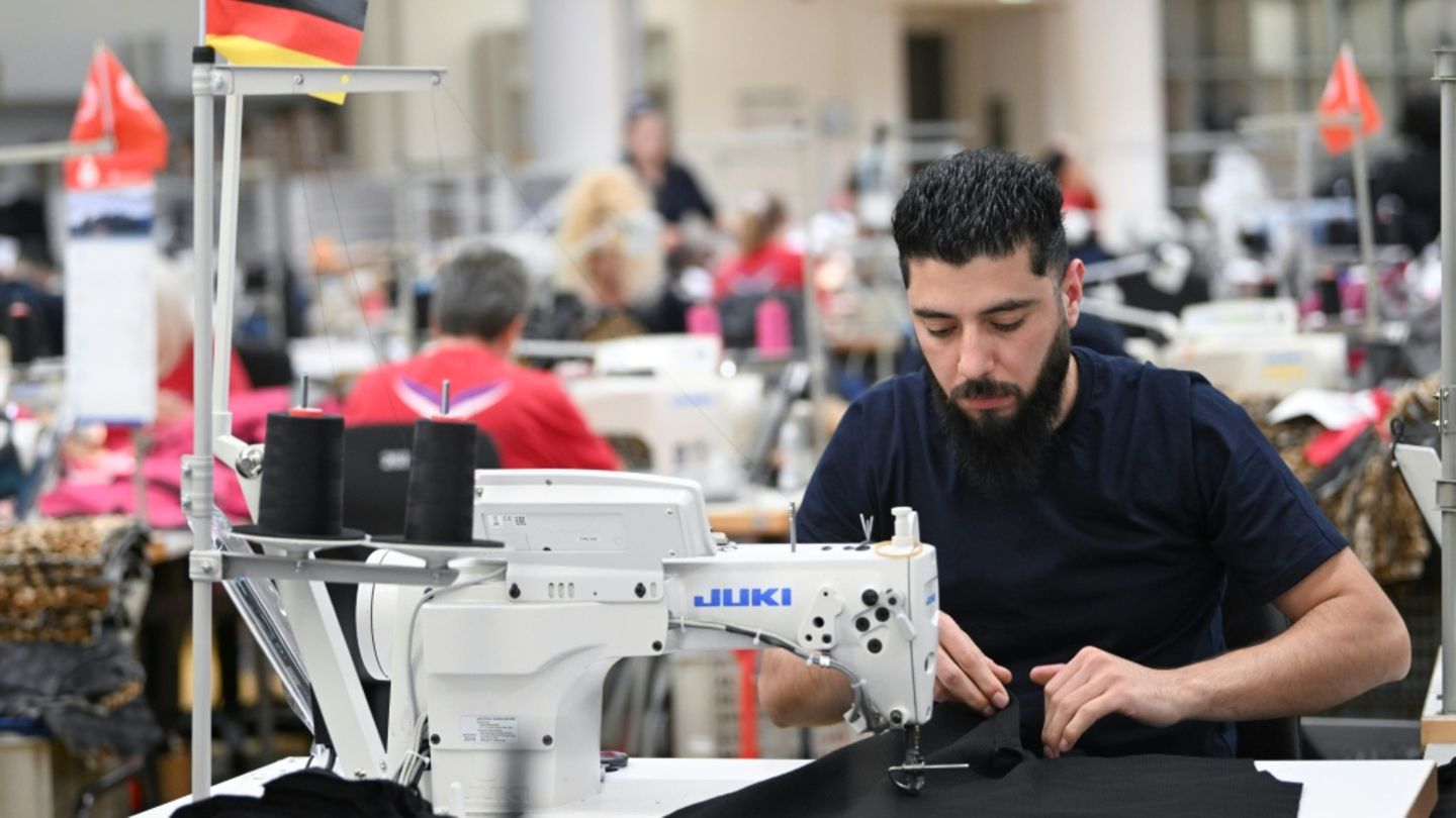Textilproduktion bei Trigema in Burladingen
