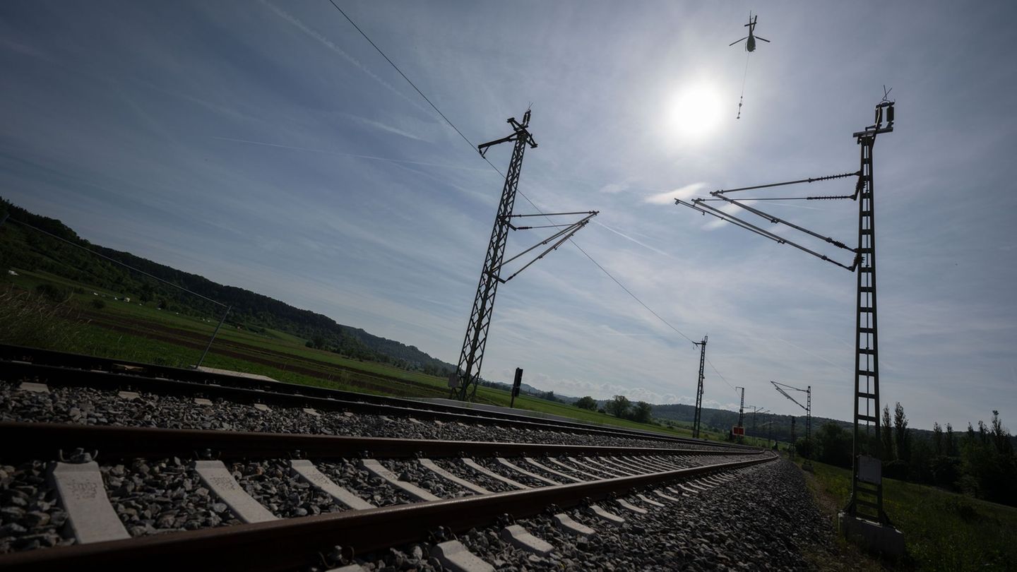 Die Ammertalbahn ist wieder intakt. (Foto-Archiv) Foto: Marijan Murat/dpa