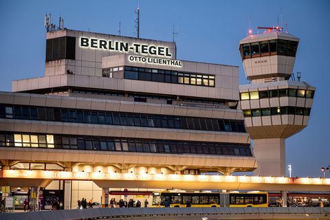 Im Terminal A des früheren Flughafens Tegel sollen Teile der Berliner Hochschule für Technik unterkommen - die Sanierung dauert