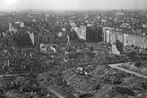 das zerstörte Warschau, 1945