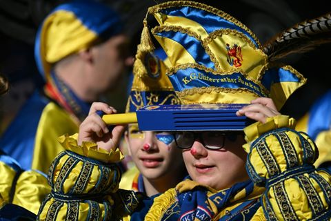 Kinder bei Rosenmontagsumzug