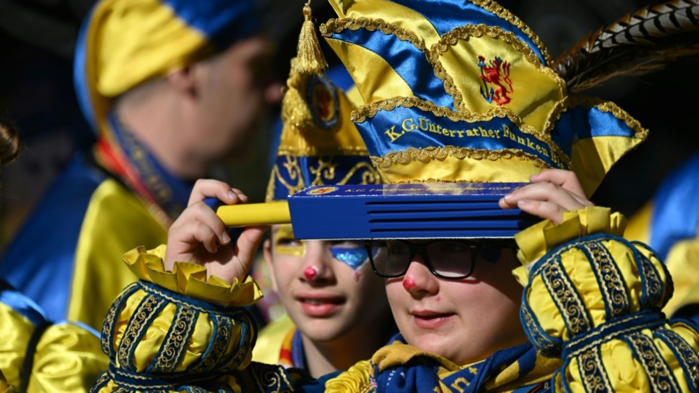 Kinder bei Rosenmontagsumzug