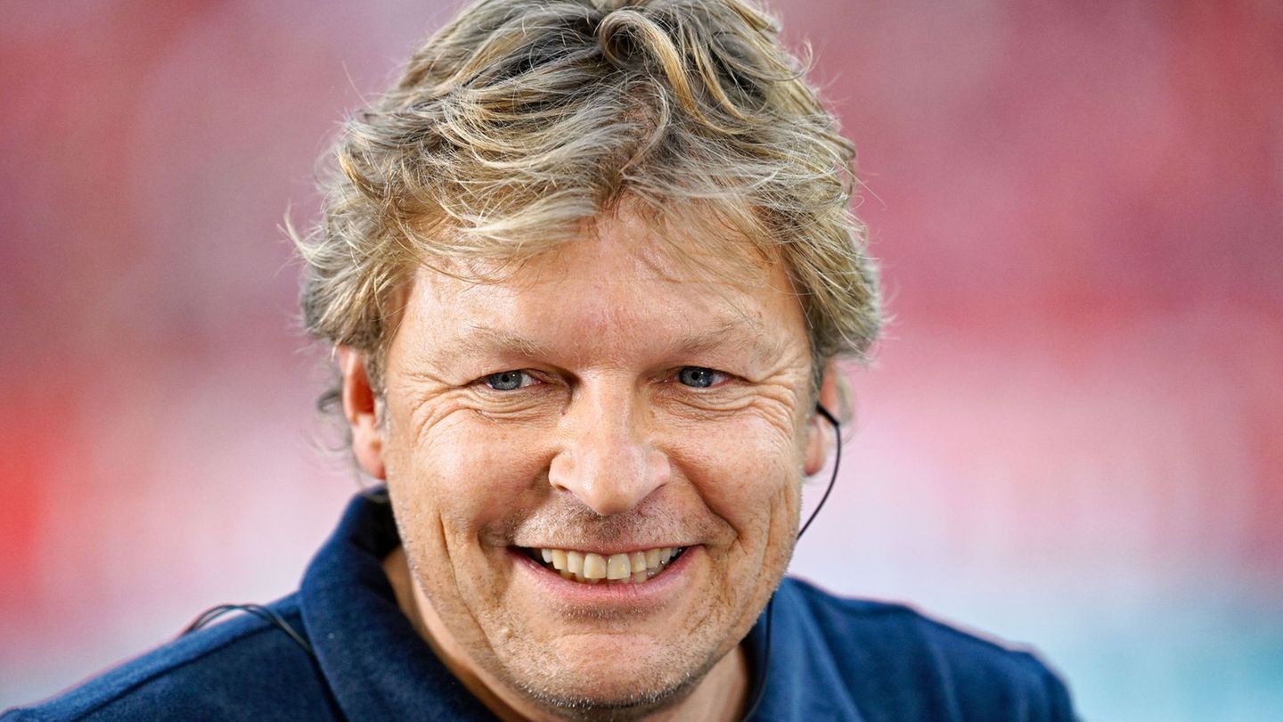 Schalkes Sportdirektot Mulder hat noch einen jungen australischen Innenverteidiger verpflichtet. (Archivbild) Foto: Uwe Anspach/