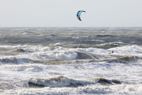 Der Strand von St. Peter-Ording: Am Dienstag werden an der nordfriesischen Küste deutlich erhöhte Wasserstände erwartet. (Archiv