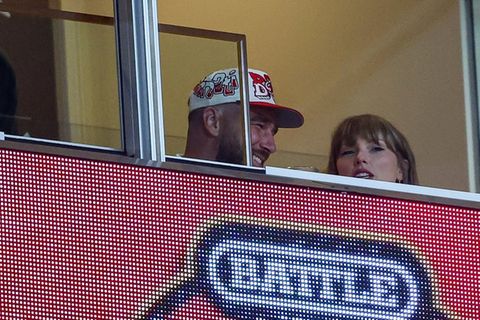 Am 28. August wurden Travis Kelce und Taylor Swift gemeinsam am Football-Spiel der Cincinnati Bearcats gegen die Nebraska Corn