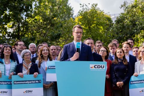 Ministerpräsident und CDU-Landeschef Hendrik Wüst hat Grund zum Feiern: Seine Partei ist Wahlsiegerin in Nordrhein-Westfalen. Fo