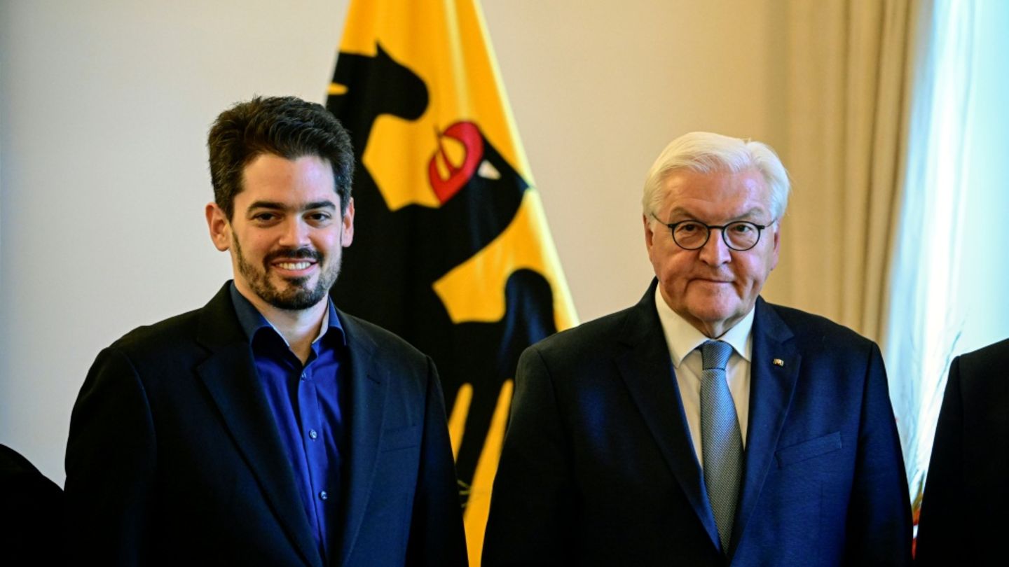 Dirigent Shani und Bundespräsident Steinmeier (von links)