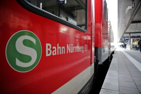 Ausgerechnet zum Schulstart meldet die S-Bahn Probleme. (Symbolbild) Foto: Daniel Karmann/dpa