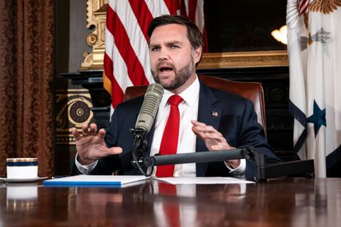 Vizepräsident JD Vance moderiert die "Charlie Kirk Show"