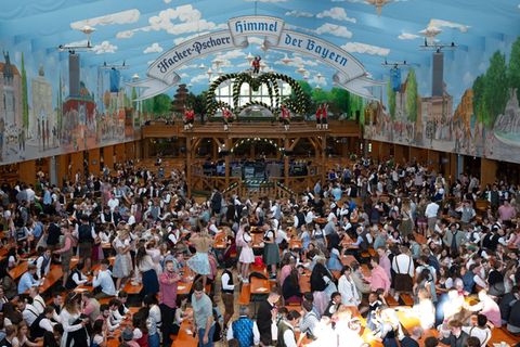 Bald geht es wieder los auf der Wiesn. (Archivbild) Foto: Sven Hoppe/dpa