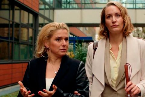 "Die Heiland - Wir sind Anwalt": Romy Heiland (Christina Athenstädt, r.) vertritt die Sängerin Jenny Wehran (Jeanette Biederma