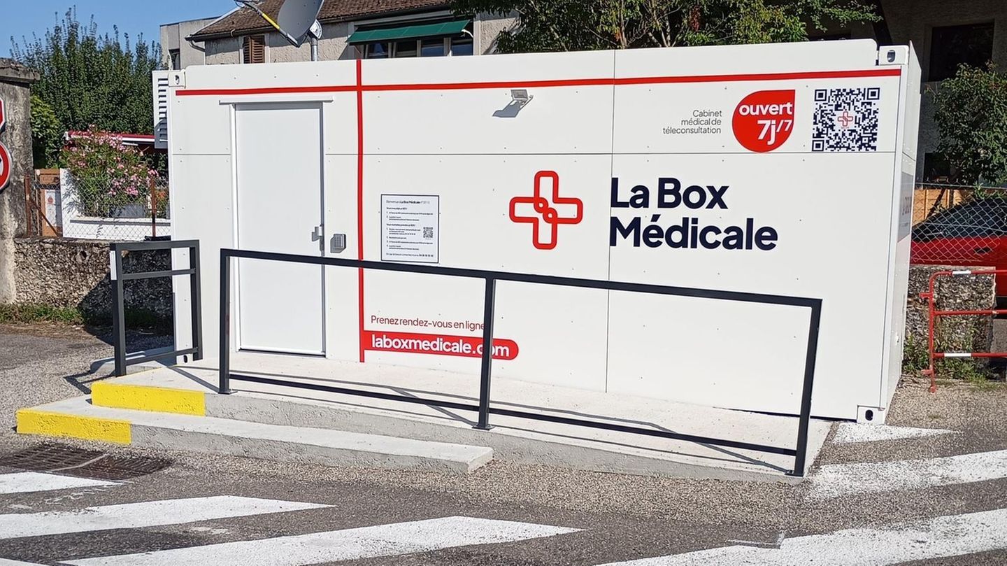 Eine "Box médicale". Sie sieht aus wie ein weißer Container
