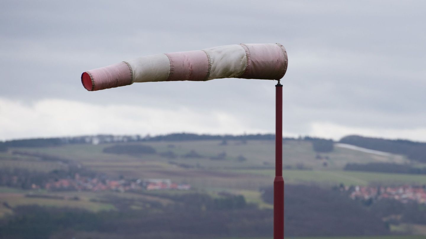 Der Deutsche Wetterdienst erwartet Sturmböen in Thüringen. (Symbolbild) Foto: Sebastian Kahnert/dpa
