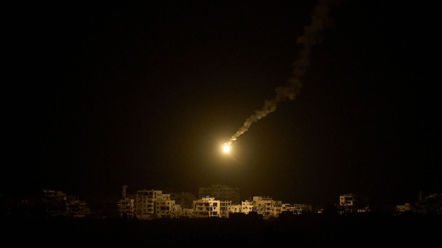 Die israelische Armee hat ihre Angriffe im nördlichen Gazastreifen intensiviert. Foto: Leo Correa/AP/dpa