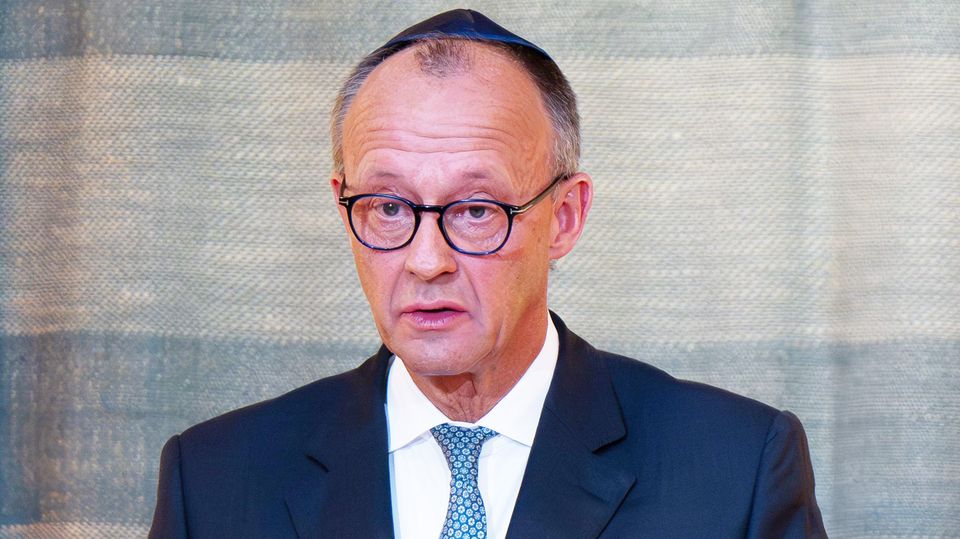 Kanzler Merz ringt in München mit den Tränen