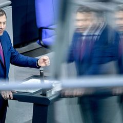 Finanzminister Klingbeil verteidigte seinen Etat im Bundestag. Foto: Britta Pedersen/dpa