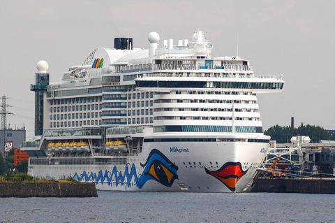 Die Aida Prima in Hamburger Hafen