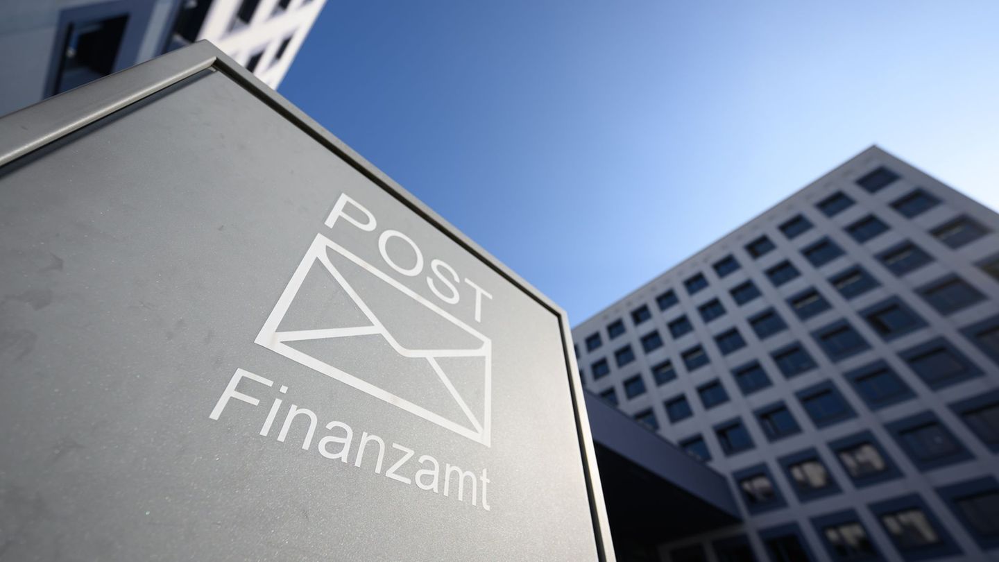 In den Finanzämtern gingen bis Mitte August in diesem Jahr rund eine Million Steuererklärungen von Arbeitnehmern und Rentnern ei